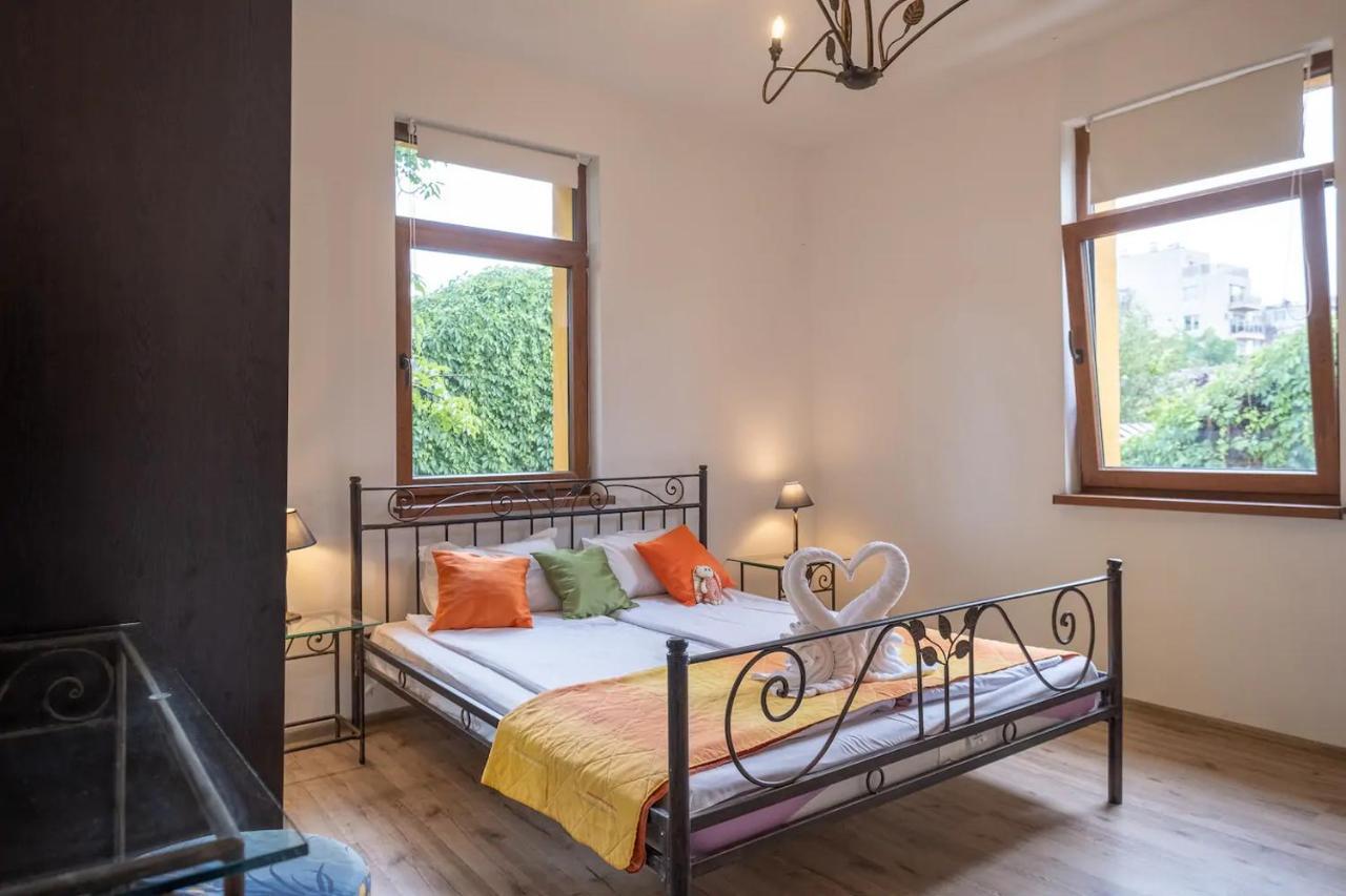 Entire Central House With Guest Rooms & Garden โซเฟีย ภายนอก รูปภาพ