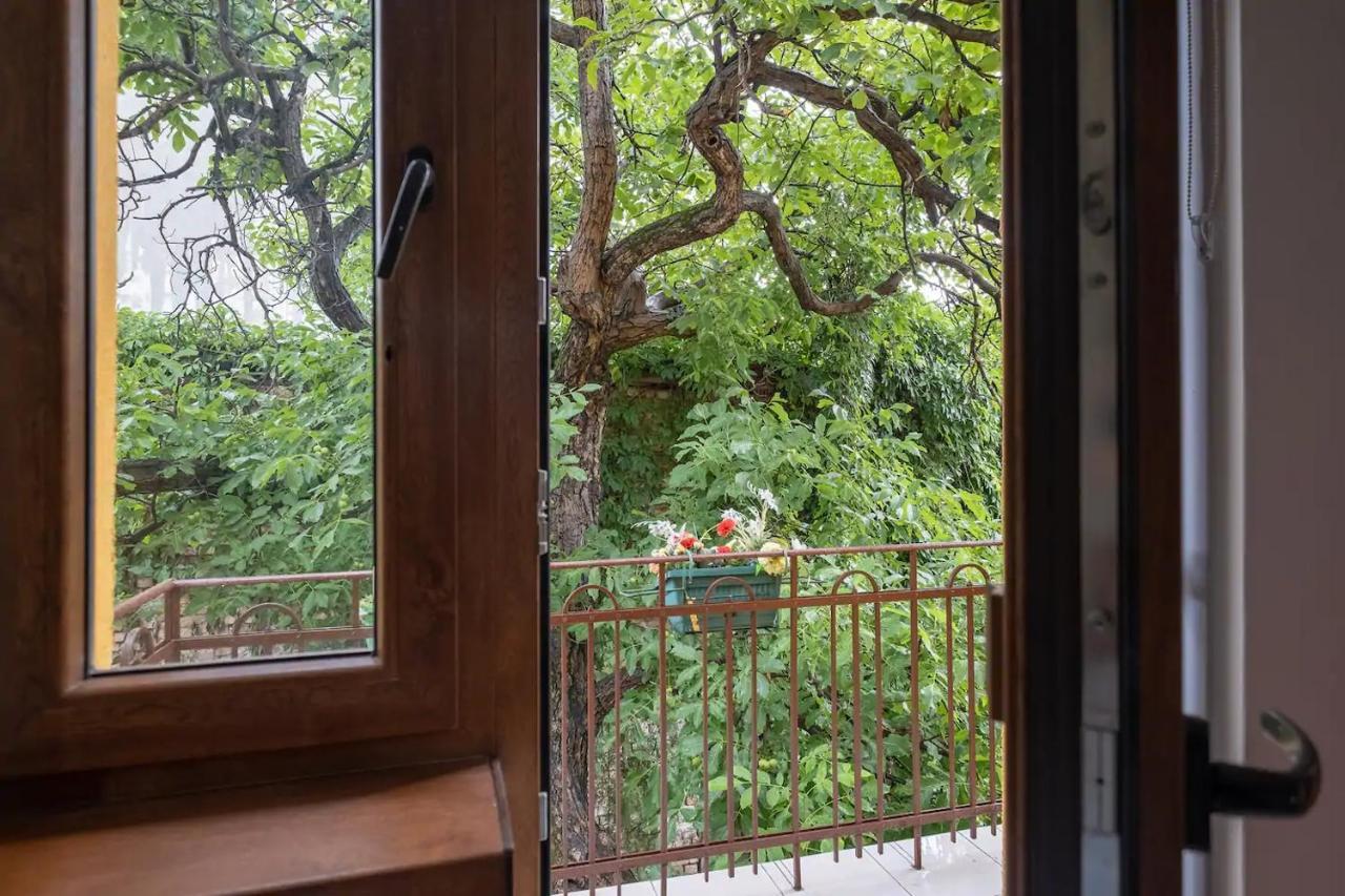 Entire Central House With Guest Rooms & Garden โซเฟีย ภายนอก รูปภาพ