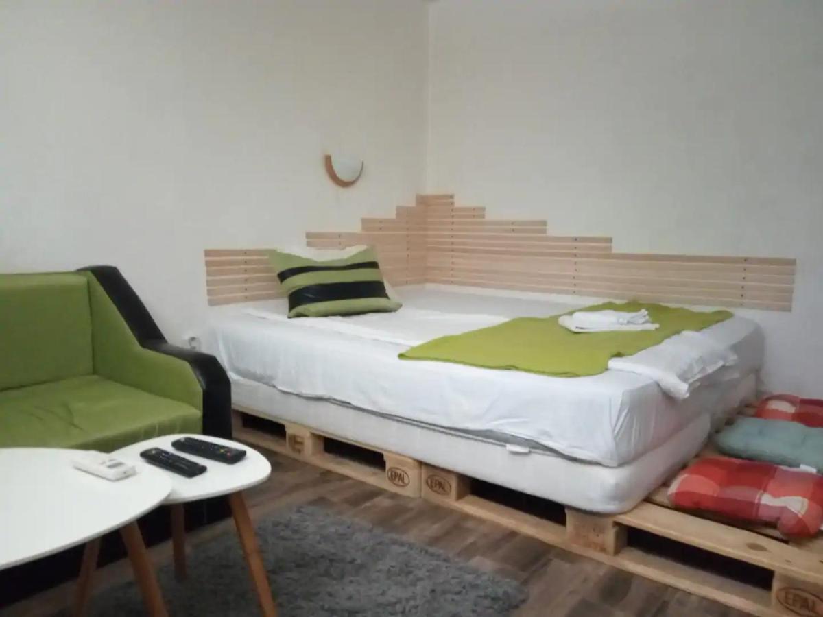 Entire Central House With Guest Rooms & Garden โซเฟีย ภายนอก รูปภาพ
