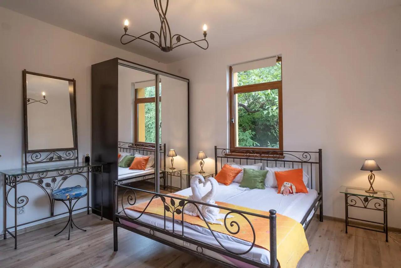 Entire Central House With Guest Rooms & Garden โซเฟีย ภายนอก รูปภาพ